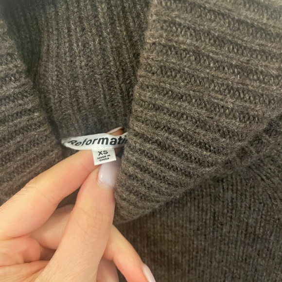 Reformation Garrett Cashmere Oversized Turtleneck - Picture 6 of 6